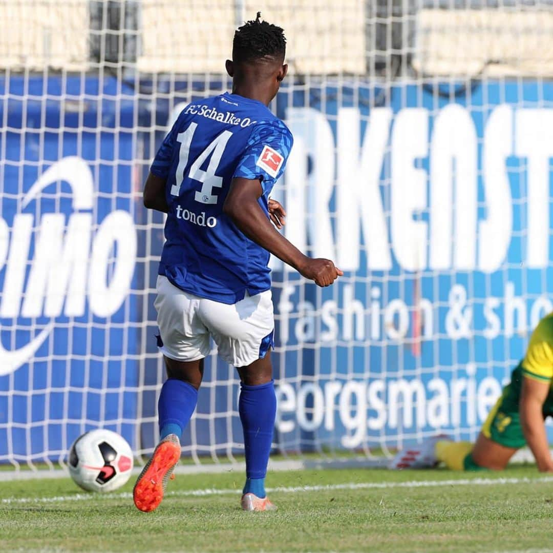 シャルケ04さんのインスタグラム写真 - (シャルケ04Instagram)「⚽️ @rabbimatondo ⚽️ . . #S04 #Knappen #Königsblau #Schalke #Matondo @rabbimatondo #Goal #Tor #🔵⚪️ #Futbol #Football #Soccer」7月20日 3時38分 - s04