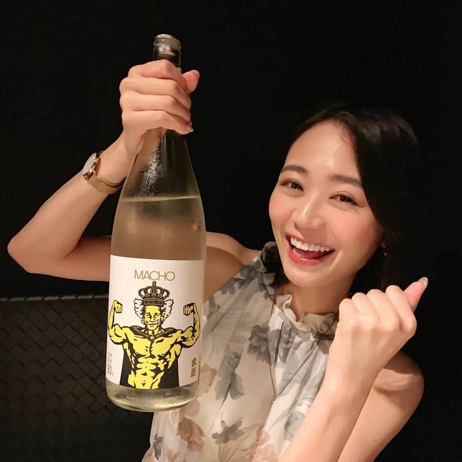 緑川静香さんのインスタグラム写真 - (緑川静香Instagram)「【しーたん日本酒録】  牧野酒造@群馬 大盃 MACHO  山田錦を用いた低精白のお酒。  やっば、今日トレーニングしちゃったからお酒控えないといけないのかなーという時に諦めないで、ほら目の前にMACHOさんがいますよ旦那さん。  #山田錦80  #低精白米＝タンパク質＝マッチョ #キングオブマッチョ #バランスよき #優しい旨味 #この方のようにキレてます #他にもマッチョシリーズあります #顔が絶妙」7月19日 18時52分 - midorikawa_shizuka