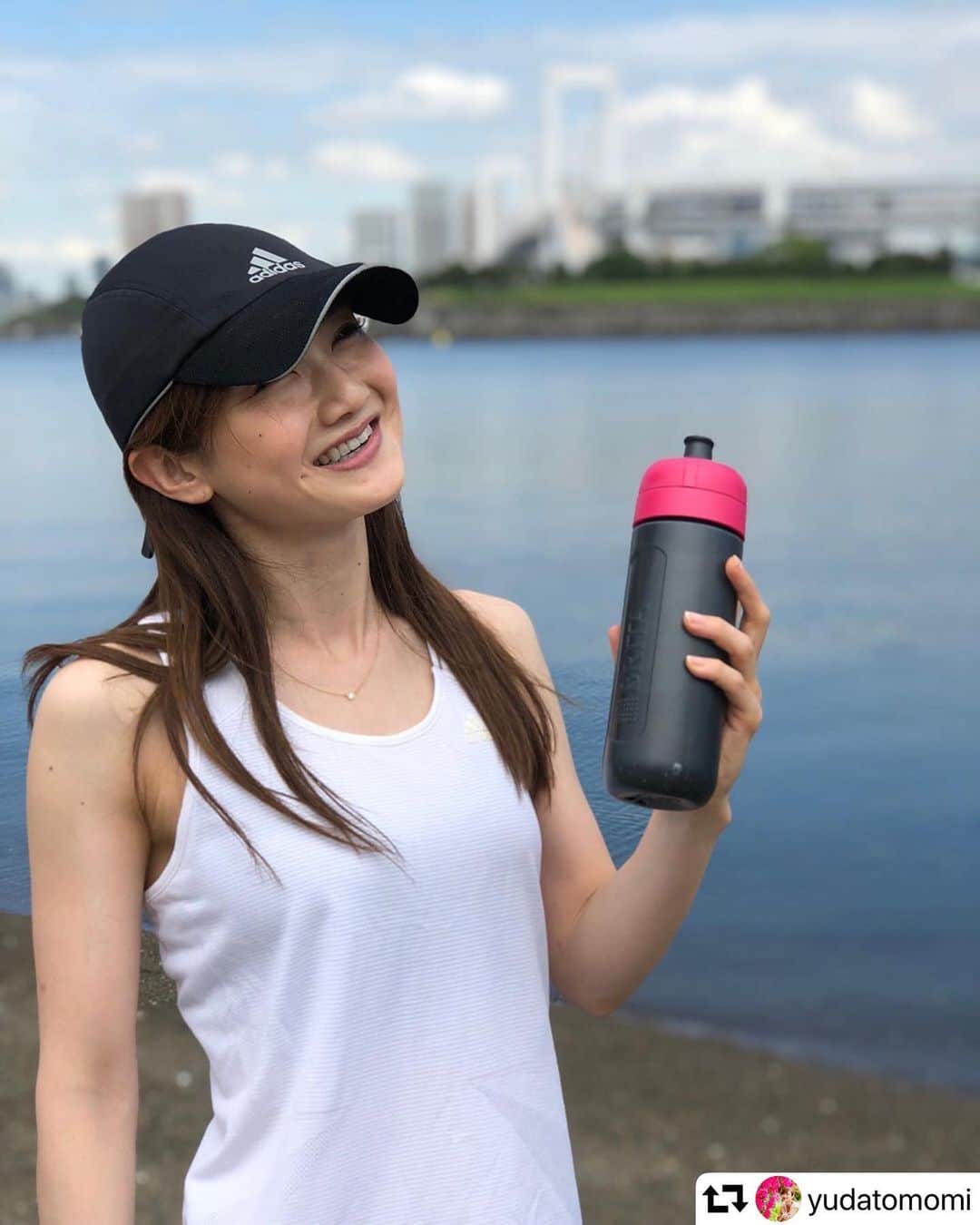 BRITA Japanのインスタグラム：「【ランニング合宿前の素敵な1枚】﻿ @yudatomomi さんの投稿をリポストさせていただきます。昨年のRUNイベント以降も引き続きBRITAをご愛用いただき、ありがとうございます！﻿ ﻿ #repost #thankyou #ブリタ #fillandgo #浄水器 #マイボトル #水分補給 #エコ #スポーツ﻿ ﻿ ・・・﻿ training camp 2019🥳﻿ 連休、始まりましたね！﻿ みなさんいかがお過ごしですか？😊﻿ ・﻿ 私は、今日から3日間長野県蓼科町へ﻿ スマイリーのみんなと合宿へ行ってきます😎﻿ 子供みたいな大人たちと、走り回ってきます！🤣﻿ ・﻿ 今年はどんな思い出ができるかな😊﻿ コーチ業、がんばってきまーす！﻿ ・﻿ We’re on the way to Nagano to have training camp 2019 for 3 days!!!!﻿ I hope everything will go well🙂💛﻿ ・﻿ #杏林堂 #杏林堂薬局﻿ #スマイリーエンジェル﻿ #静岡 #磐田 #浜松 #島田﻿ #合宿 #長野 #蓼科 #高地 #高地トレーニング﻿ #ランニング #トレーニング﻿ #smileyangel #running #trainingcamp﻿ ♻️ #ecobottle #brita #fillandgoactive﻿ 👟 #adidasrunning」