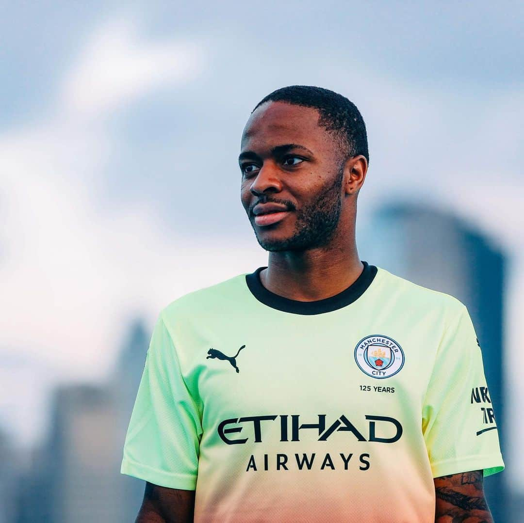 マンチェスター・シティFCさんのインスタグラム写真 - (マンチェスター・シティFCInstagram)「Those kits 😍  That Shanghai skyline 😍 #mancity」7月19日 19時08分 - mancity