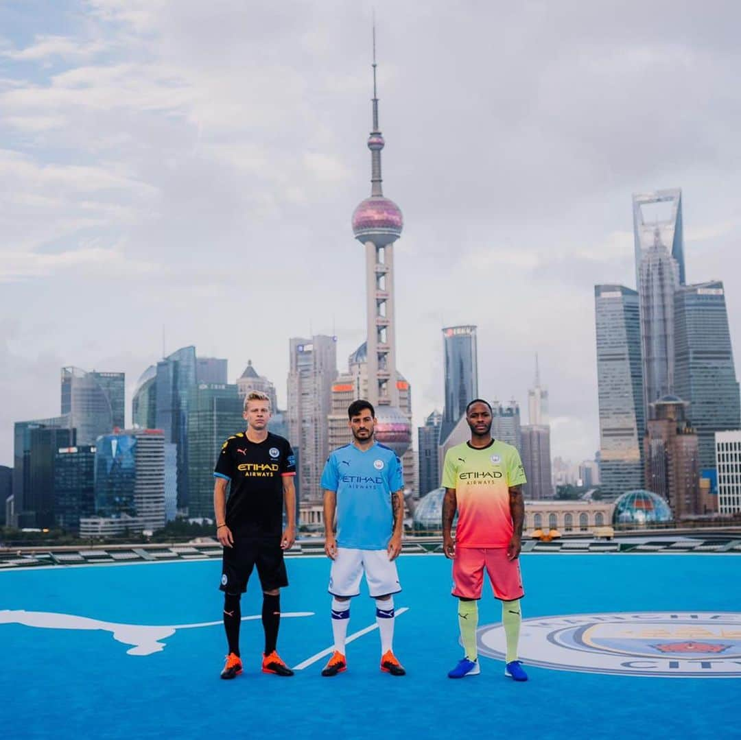 マンチェスター・シティFCさんのインスタグラム写真 - (マンチェスター・シティFCInstagram)「Those kits 😍  That Shanghai skyline 😍 #mancity」7月19日 19時08分 - mancity