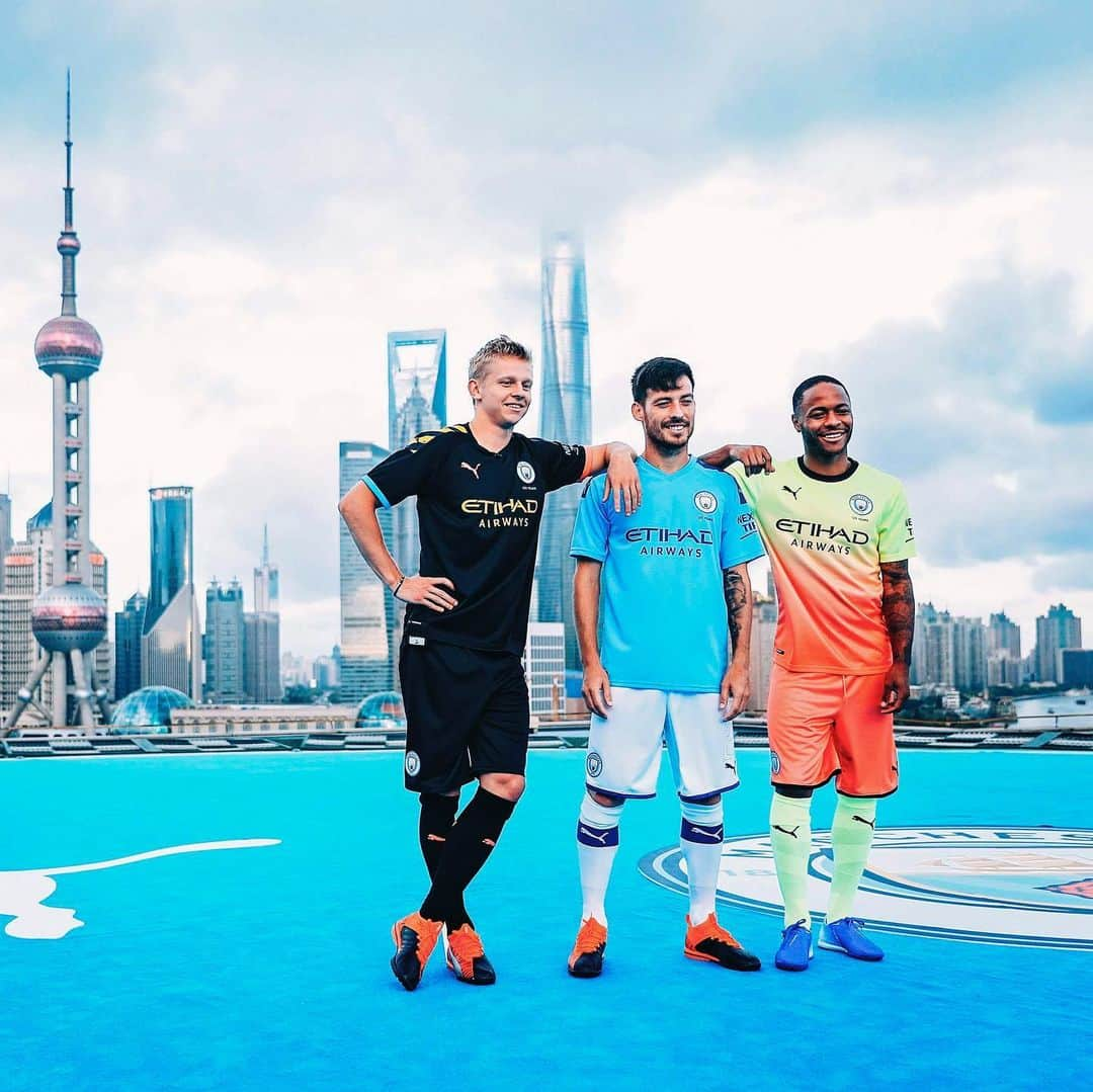 マンチェスター・シティFCさんのインスタグラム写真 - (マンチェスター・シティFCInstagram)「Those kits 😍  That Shanghai skyline 😍 #mancity」7月19日 19時08分 - mancity