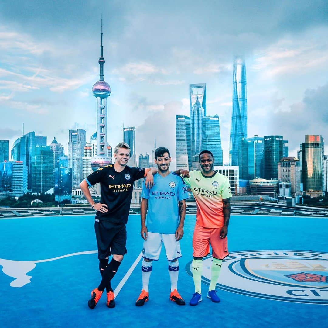 マンチェスター・シティFCさんのインスタグラム写真 - (マンチェスター・シティFCInstagram)「Those kits 😍  That Shanghai skyline 😍 #mancity」7月19日 19時08分 - mancity