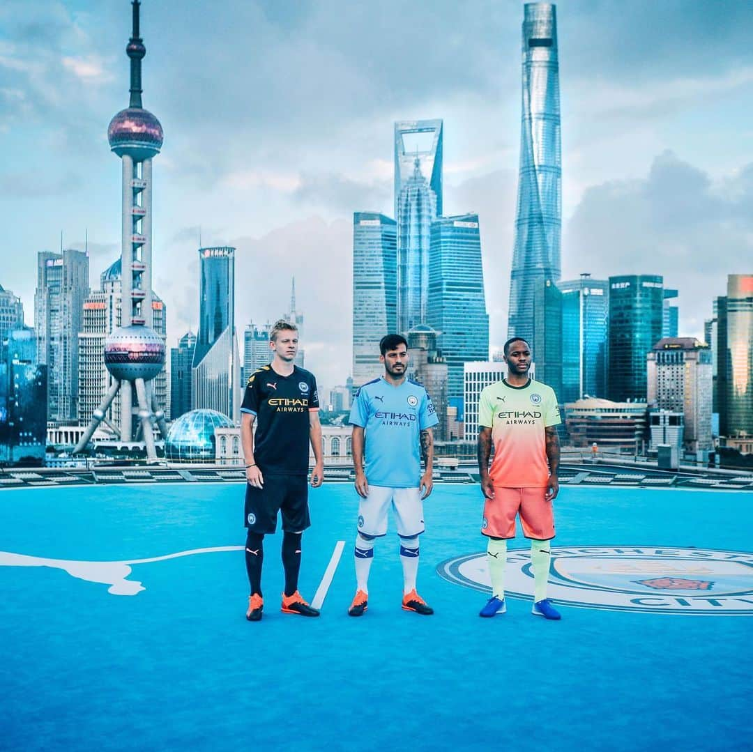 マンチェスター・シティFCさんのインスタグラム写真 - (マンチェスター・シティFCInstagram)「Those kits 😍  That Shanghai skyline 😍 #mancity」7月19日 19時08分 - mancity