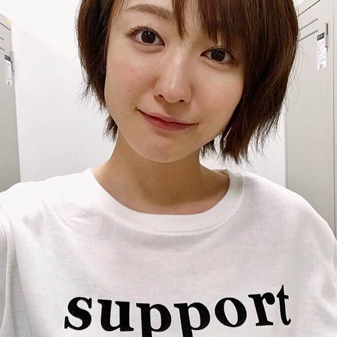 滝菜月さんのインスタグラム写真 - (滝菜月Instagram)「ロゴTシャツって﻿ よーく見ると面白い。﻿ ﻿ 今日の衣装は﻿ “support”﻿ ﻿ スタイリストさん曰く﻿ “ヒルナンデスのアシスタントの滝さんにピッタリ!!”﻿ とのこと。笑﻿ ﻿ 遊び心があって楽しい^ ^﻿ ﻿ 実際は支えてもらってばかりです...笑﻿ ﻿ #ヒルナンデス #1年10ヶ月 経ちました﻿ #衣装 #滝菜月 #日本テレビアナウンサー」7月19日 19時09分 - taki_natsuki