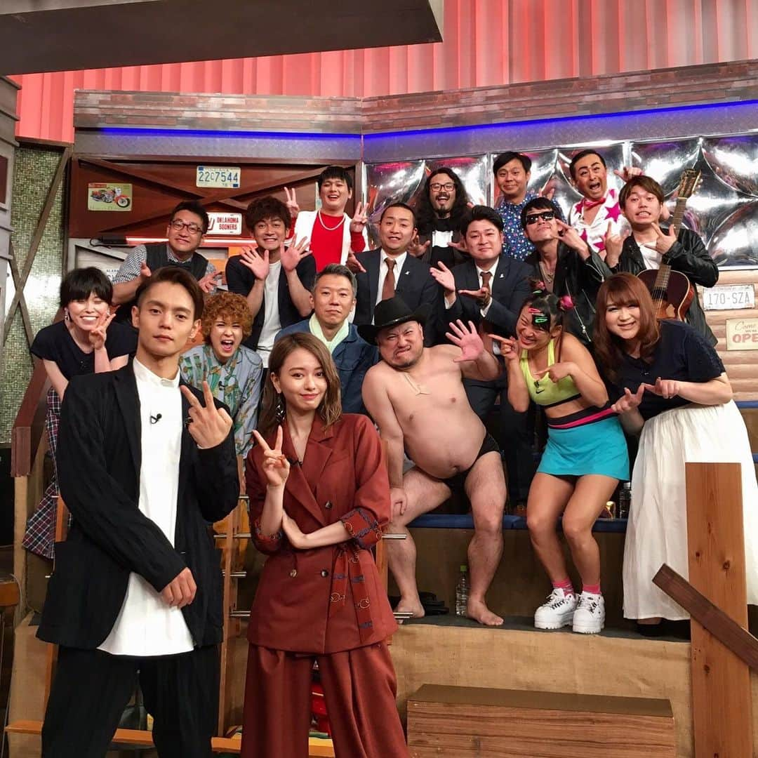 日本テレビ「ウチのガヤがすみません！」さんのインスタグラム写真 - (日本テレビ「ウチのガヤがすみません！」Instagram)「👆👆好きな芸人さんを見つけた人は写真をダブルタップ💚🧡 . 次回のウチのガヤは… ゲストに刺さるおもてなし連発💥💣 #窪田正孝 ＆#山本舞香 がテンション上がりまくり🥳😍 . 【見どころの２大企画👀✨】 ❶国民的アニメ『#名探偵コナン 』の原作者 青山剛昌 先生の“いとこ”の芸人から ゲストの２人に超貴重‼️㊙️プレゼント🎁😆✨ いとこならではの貴重話にヒロミさん＆後藤さんも🤭🤣 . ❷工作が得意な芸人たちが自慢の作品を持参🛠🧰 一見“無駄”としか思えない作品たちに… 窪田さんだけテンションアップ🤩⤴️ ⚠️あ！MCの#ヒロミ さんもテンション上がって ニヤニヤ🥴💕が止まらなくなってました🤫💭 . 窪田さん×#ハリウッドザコシショウ のダンスコラボ💥＆ 山本さんの家族写真・エピソードも必見です❤️ . 放送は【7/23(火)23:59〜】見てね🌈 . #ウチのガヤがすみません #ウチガヤ  #豪華ゲストとガヤ芸人 #芸人  #東京喰種S #東京喰種 #tokyoghoul @tkg_movie . #尼神インター #モンスターエンジン西森 #りんごちゃん  #フワちゃん #ジャンゴ #メンバー #なすなかにし #Mrシャチホコ #カゲヤマ #ヲタル #相席スタート #チョコレートプラネット #ギャロップ #いけだてつや #エイトブリッジ #３時のヒロイン #オキシジェン #ロングアイランド」7月19日 19時09分 - uchino_gaya