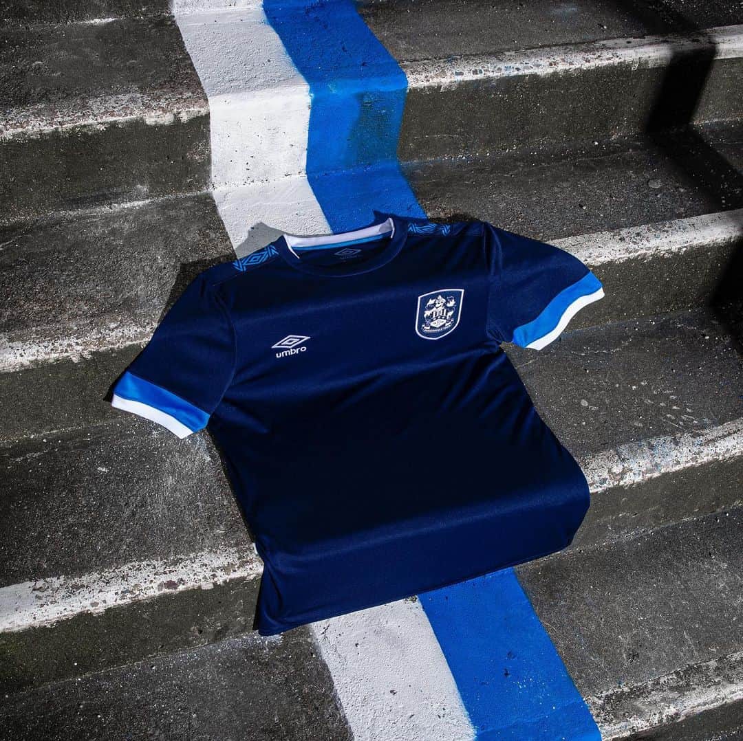 UMBROさんのインスタグラム写真 - (UMBROInstagram)「It’s time to introduce @htafc’s Away Shirt for 19/20. Let us know your thoughts in the comments👇. . . . . #umbro #umbrofootball #huddersfield #huddersfieldtown #htafc #championship #football #footballshirt #footballkit」7月19日 19時02分 - umbro