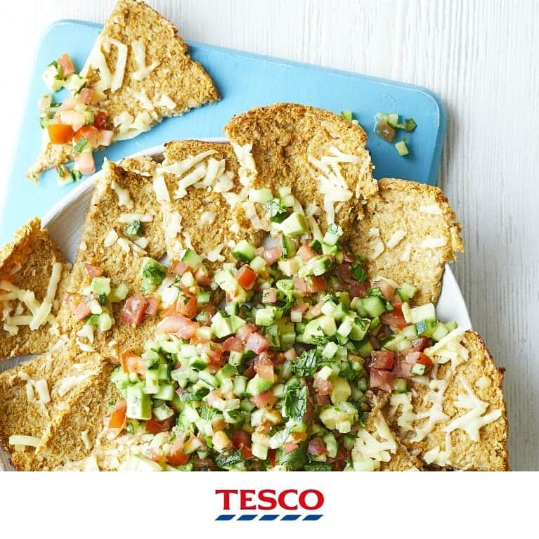 Tesco Food Officialさんのインスタグラム写真 - (Tesco Food OfficialInstagram)「“🎵 SCHOOOOL’S OUT FOR SUMMER 🎶” ...and we have a few fun and healthy snack ideas on our latest story to keep the kids rocking in the right direction.  Find all these ideas on Tesco Real Food under ‘Healthy’ – link in bio.  SAUSAGE ROLLS – mix sausage meat with lentils and veg for a lighter filling CHEESY PIZZA BREADSTICKS – serve with houmous for a substantial snack CAULIFLOWER NACHOS – crunchy cauli crisps add an extra portion of veg FISH NUGGETS – swap fish and chips for nuggets with a creamy avo and pea dip」7月19日 19時04分 - tescofood