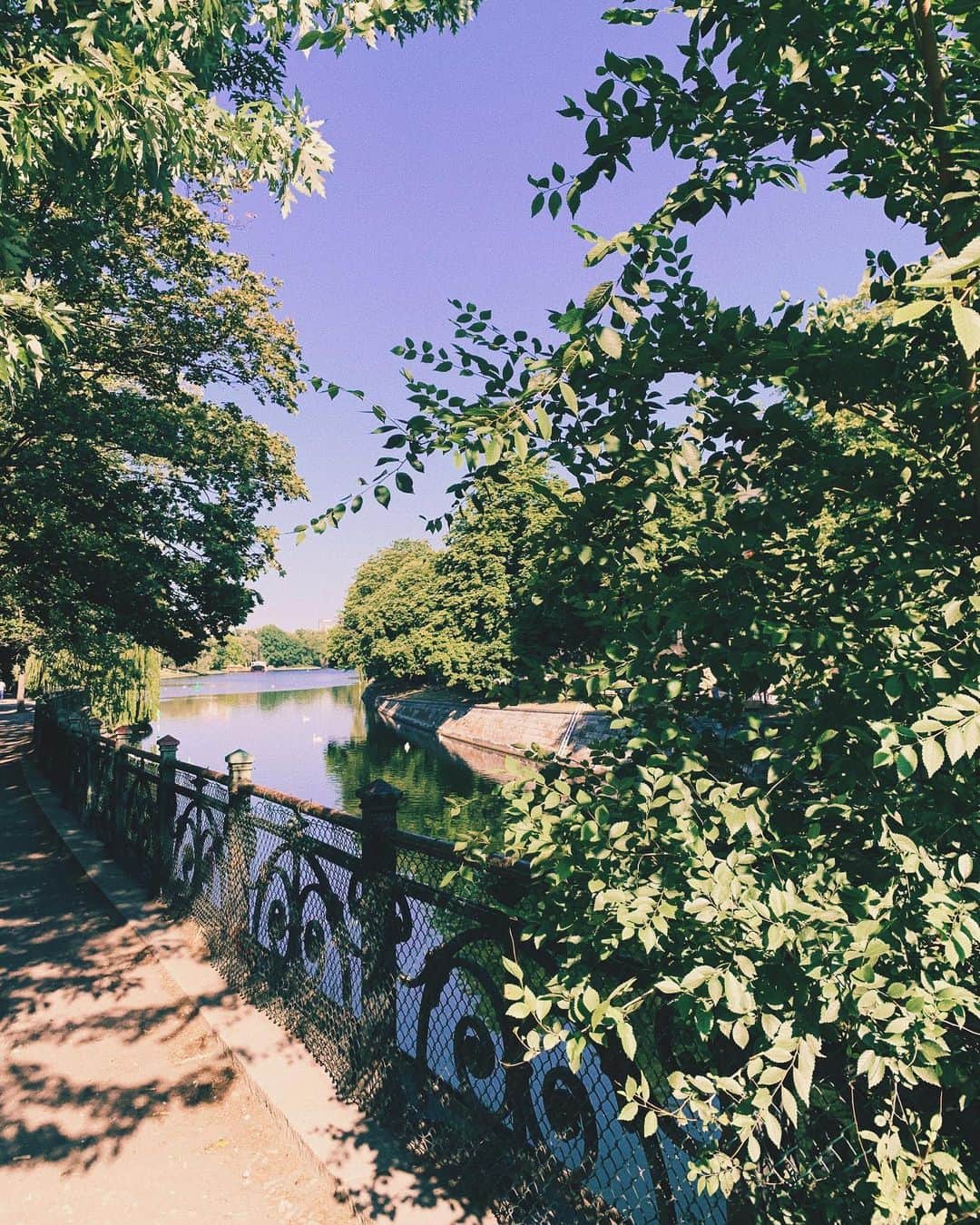 STIL IN BERLINのインスタグラム：「Hello weekend 🌞🌞 #kreuzberg」