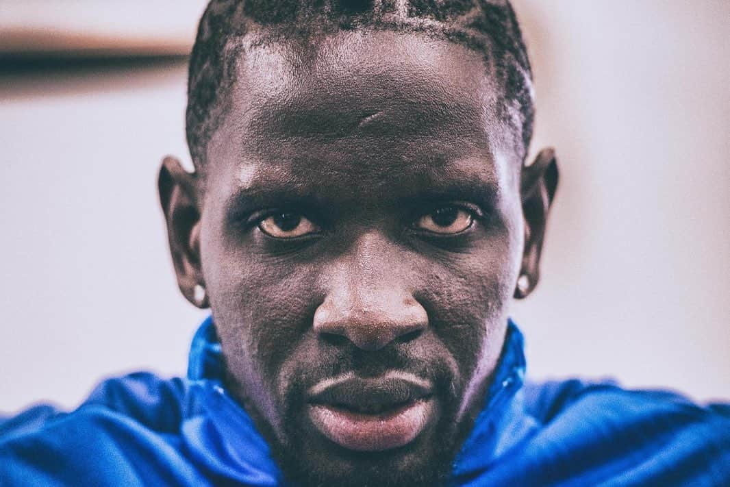 ママドゥ・サコーさんのインスタグラム写真 - (ママドゥ・サコーInstagram)「Back to training today ⚽️👊🏿🔴🔵 @cpfc #cpfcfamily」7月19日 19時13分 - mamadousakho