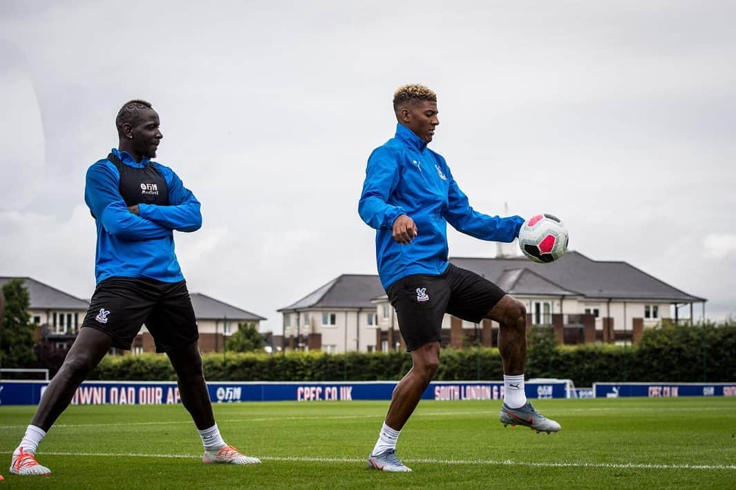 ママドゥ・サコーさんのインスタグラム写真 - (ママドゥ・サコーInstagram)「Back to training today ⚽️👊🏿🔴🔵 @cpfc #cpfcfamily」7月19日 19時13分 - mamadousakho