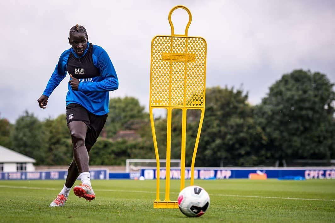 ママドゥ・サコーさんのインスタグラム写真 - (ママドゥ・サコーInstagram)「Back to training today ⚽️👊🏿🔴🔵 @cpfc #cpfcfamily」7月19日 19時13分 - mamadousakho