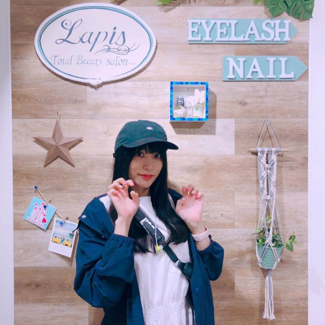 根岸愛さんのインスタグラム写真 - (根岸愛Instagram)「ネイルしてきました💅 今回はlapis新宿店にてっ 左右が実は色が微妙に違うのだー🥳担当はmanami(@lapis_manami )さんです✨  私のインスタを見ました！で、 ご新規様 ワンカラー.ラメグラ¥5500 カラーグラデーション¥6000 フレンチ（クリアベース）¥6500 GELやり放題¥9500 オフ無料！コーティング込み！ (※ご新規様のみご利用可能です)  お問い合わせ☎︎ 03-6233-7189 住所📫 〒160-0021 東京都新宿区歌舞伎町1-26-6 灯ビル 8F #lapis #lapisnail #nail #footnail #handnail #ネイル #フットネイル #ハンドネイル #ミラーネイル #凹凸ネイル #ニュアンスネイル #ピンクネイル #パープルネイル」7月19日 19時20分 - negishiai927