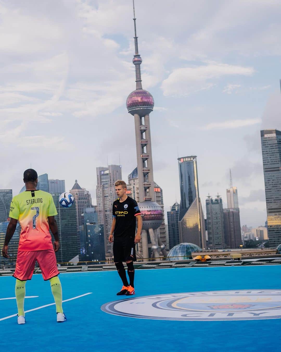 PUMA Footballさんのインスタグラム写真 - (PUMA FootballInstagram)「New gear looking 😻  Shanghai is 💙 @mancity」7月19日 19時22分 - pumafootball