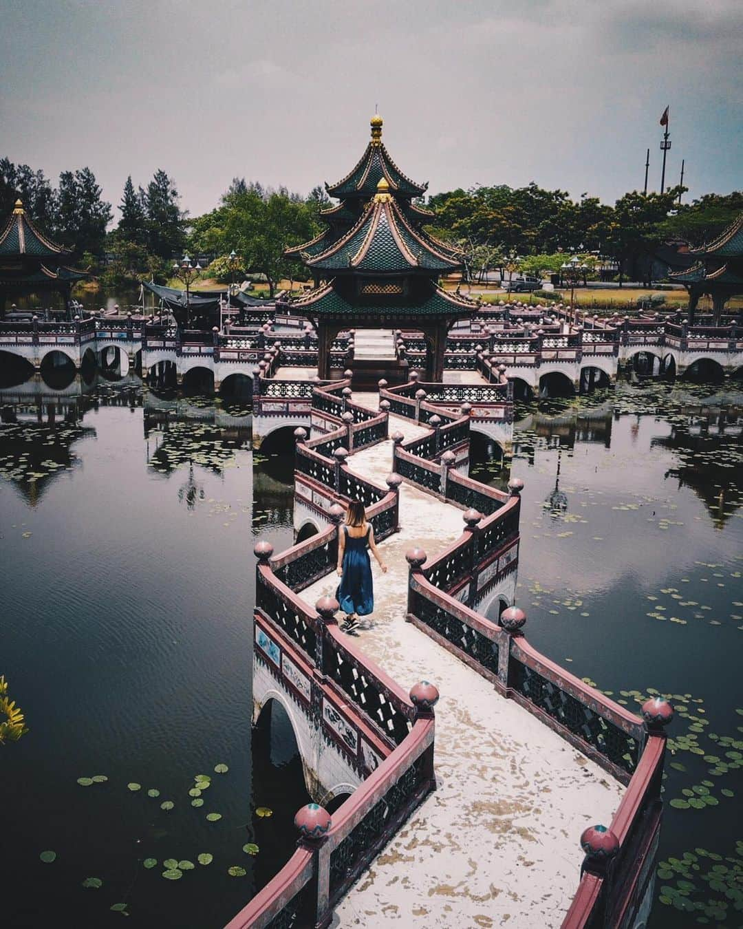 松山さやかのインスタグラム：「🏰. .  photo @k0s.1122 . #LostInThailand #Fromwhereidrone . #Gramslayers #LonelyPlanet」