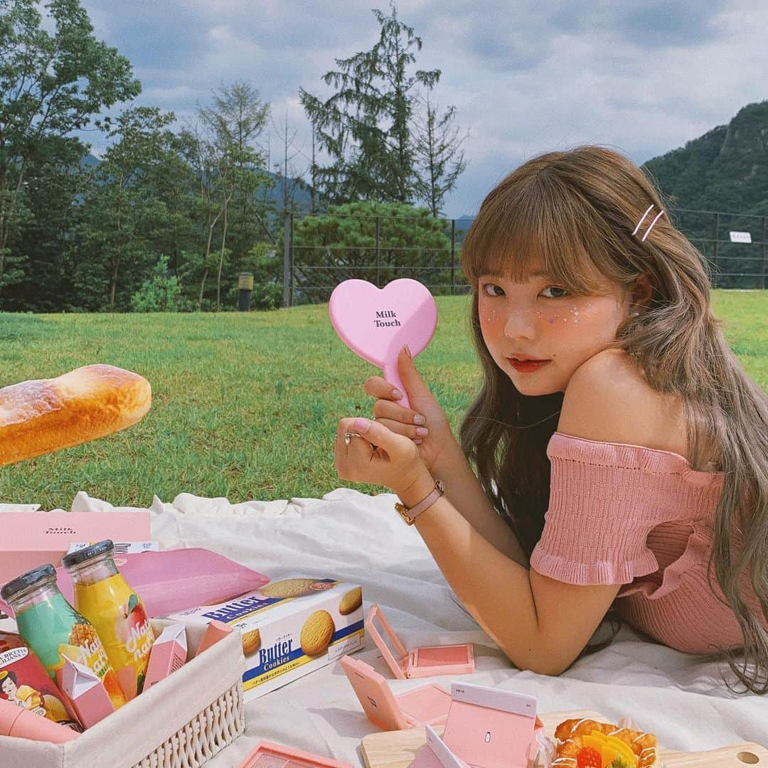 ホン・ヨンギさんのインスタグラム写真 - (ホン・ヨンギInstagram)「밀크터치 촬영중 💕💕💕 예쁜가요🥰,,,」7月19日 19時35分 - kisy0729