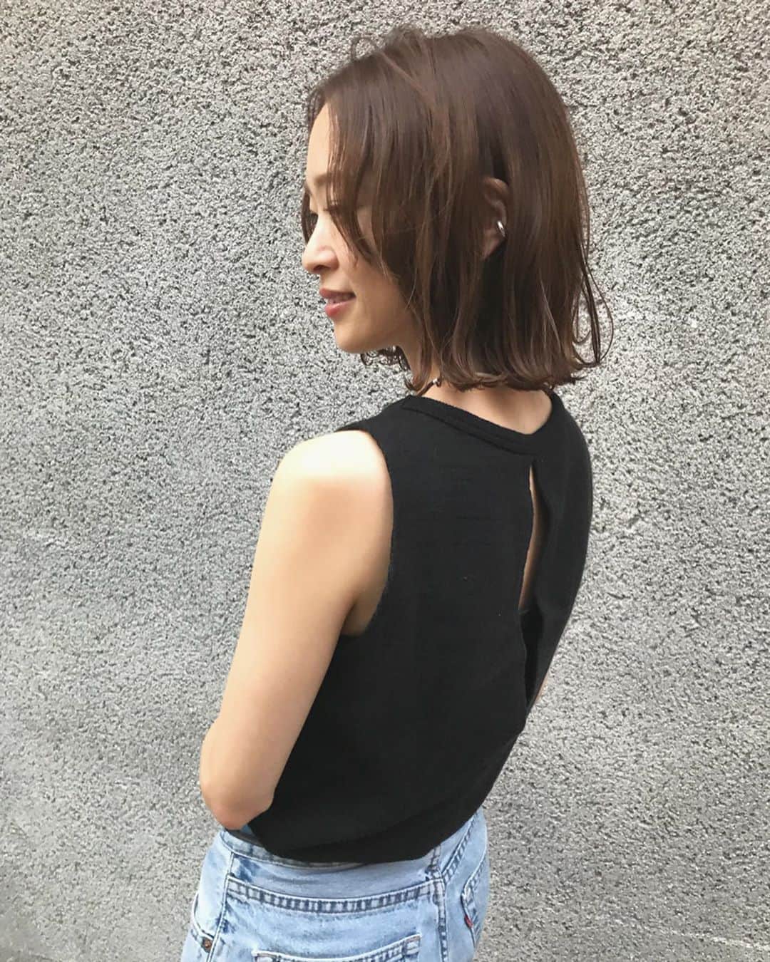 野尻美穂のインスタグラム：「金曜日お疲れさまでした。 4日しかない平日は早すぎる。 私はやぎちゃんに髪の毛切ってもらいました😚💕 やっぱりこのくらいの長さが好きです。 しかしおしゃべり止まらなかった🤣❤️ #襟足のあの島問題 #LAURUN  #hair」