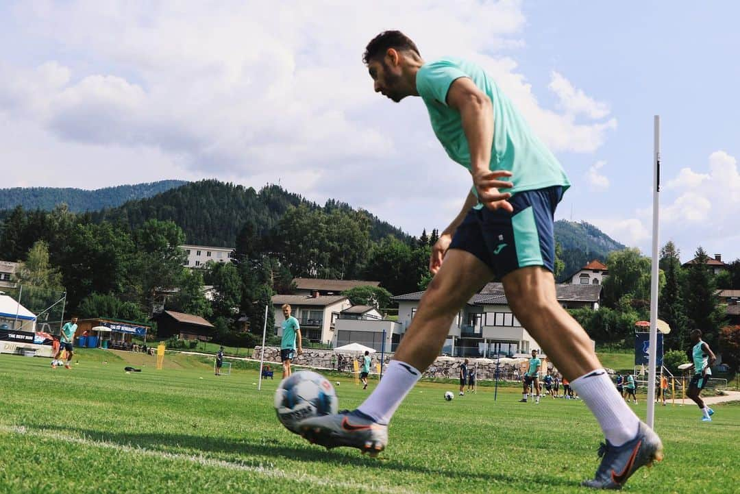 TSG1899ホッフェンハイムさんのインスタグラム写真 - (TSG1899ホッフェンハイムInstagram)「🔙 on the pitch! 🔙 with the #team! @belfodil_ishak_19_ hat nach seiner Knieverletzung heute wieder Teile des Mannschaftstrainings absolviert.  #TSGarsten」7月19日 19時30分 - tsghoffenheim