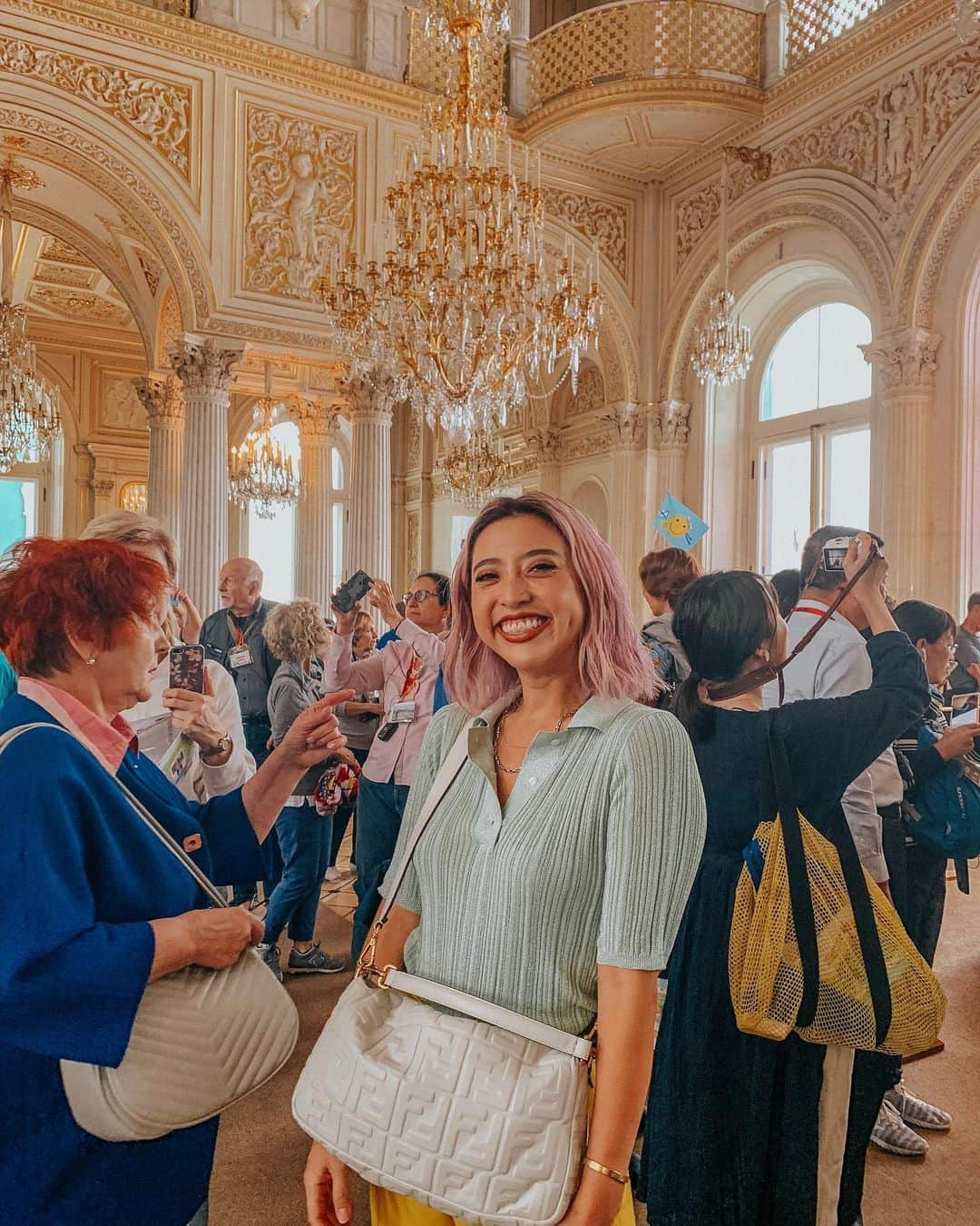 植野有砂さんのインスタグラム写真 - (植野有砂Instagram)「Hermitage museum was just breathless 😭❤️🙏🏻🙏🏻🙏🏻so so so so beautiful 🥺💕it takes 5 years to see the whole thing 😂エルミタージュ美術館、美しすぎた😭❤️大きすぎて少ししか見られなかったけど、写真禁止のダイヤモンドの展示を見たり紀元前のアクセサリーとかすんごくかわいかったなー💕世界4大美術館の1つなんだよ☺️行ったことある人いるかな？この階段は全部純金！！🤑笑  #stpetersburg #サンクトペテルブルク #エルミタージュ美術館 #ロシア」7月19日 19時33分 - alisaueno