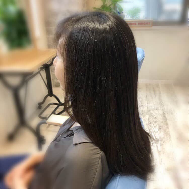 LABEAUさんのインスタグラム写真 - (LABEAUInstagram)「駒込店✂️藤田です🤗🤗 月に一度 カット&トリートメントに 来て下さる🤗 美意識😍高めのお客様 本日もツルツルピカピカです🤗😍🤗 #美容室﻿ #駒込美容室﻿ #髪が綺麗﻿ #美髪﻿ #カラー #白髪染め #グレイカラー #アンチエイジング #髪質改善 #ヘアマニキュア #北区﻿ #トリートメントでつるつる #トリートメントでさらさら #Labeau駒込店﻿ #髪質改善トリートメント ﻿ #北区美容室﻿ #駒込﻿ #西ヶ原﻿ #女性美容師﻿ #女性スタイリスト﻿ #アラフィフ美容師﻿ #猫好き美容師﻿ #ロングヘア #トリートメント #大人女子 #アンチエイジングケア  #オトナ女子」7月19日 19時37分 - labeau_beauty_group