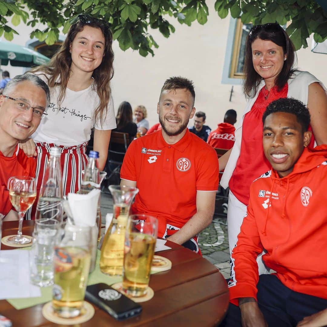 1.FSVマインツ05さんのインスタグラム写真 - (1.FSVマインツ05Instagram)「Ein wundervoller Abend mit den Fans von #Mainz05 🍻😍 Schön wars, danke! 🙏」7月19日 19時38分 - 1fsvmainz05