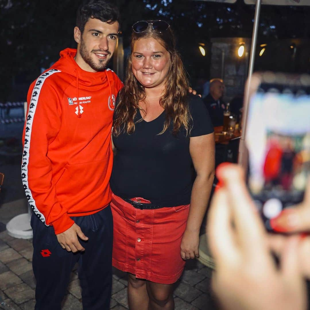 1.FSVマインツ05さんのインスタグラム写真 - (1.FSVマインツ05Instagram)「Ein wundervoller Abend mit den Fans von #Mainz05 🍻😍 Schön wars, danke! 🙏」7月19日 19時38分 - 1fsvmainz05