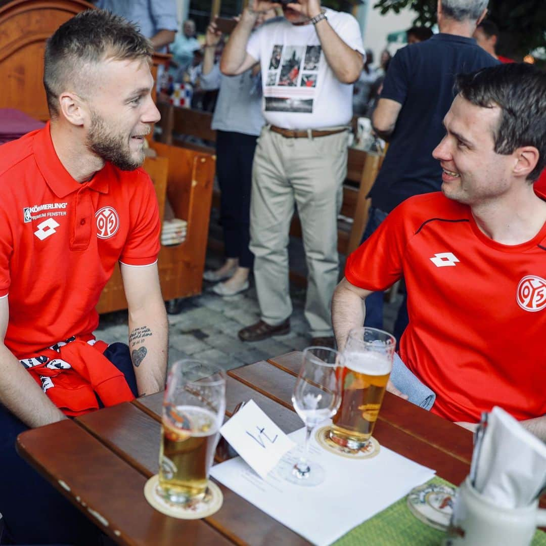 1.FSVマインツ05さんのインスタグラム写真 - (1.FSVマインツ05Instagram)「Ein wundervoller Abend mit den Fans von #Mainz05 🍻😍 Schön wars, danke! 🙏」7月19日 19時38分 - 1fsvmainz05