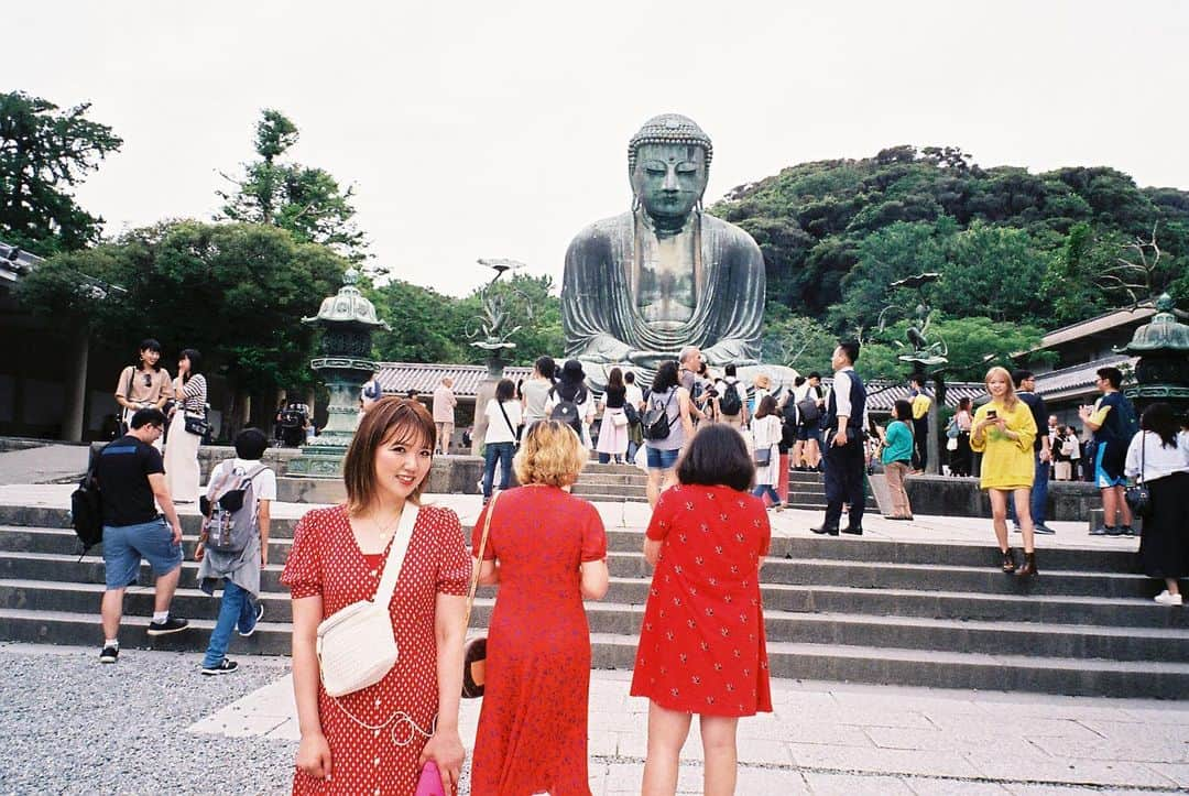 Aya（高本彩）さんのインスタグラム写真 - (Aya（高本彩）Instagram)「服かぶり💮  #tokyoheadline #フォトコラム #フォトバイアヤ #photobyaya  #赤のワンピース #鎌倉 #大仏 #よっちゃん」7月19日 19時43分 - aya_dream04