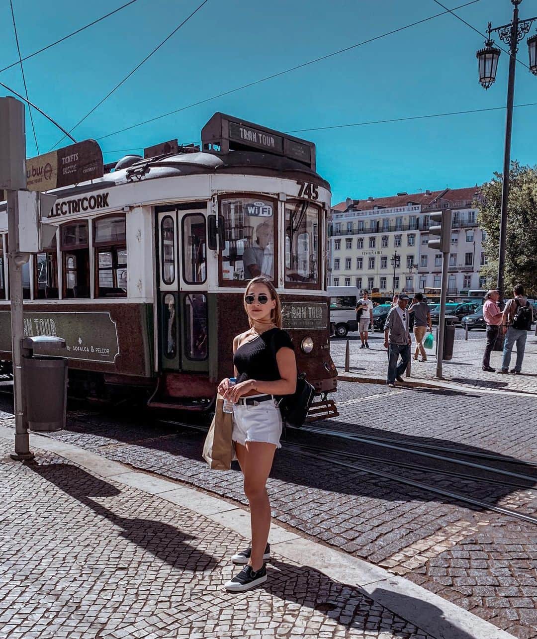 カルロッタ・フェリートさんのインスタグラム写真 - (カルロッタ・フェリートInstagram)「Viaggiare, scoprendo nuove culture, è una delle cose più belle al mondo per me! Che dire poi di Lisbona, è magica 😍 grazie @efitaly per questa fantastica esperienza! ❤ #efmoment #CollegiateMarquesdePombal #ad」7月19日 20時01分 - carlyferly