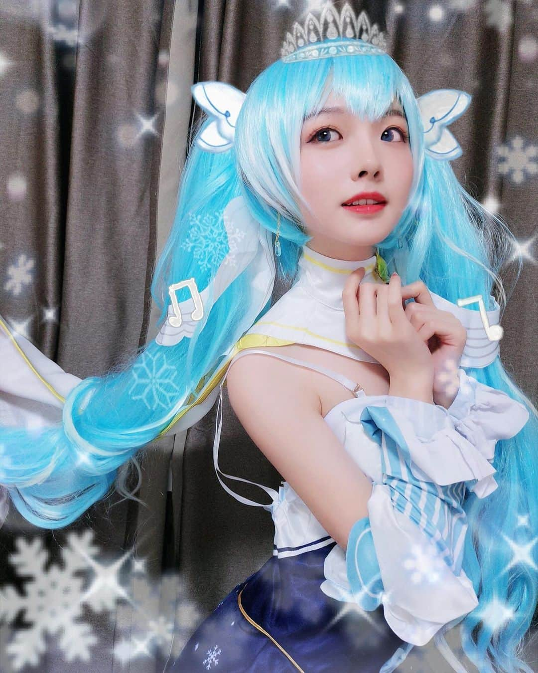 樱群さんのインスタグラム写真 - (樱群Instagram)「Snow Miku 2019❄  #hatsunemiku #vocaloid #cosplay」7月19日 20時07分 - sakura.gun