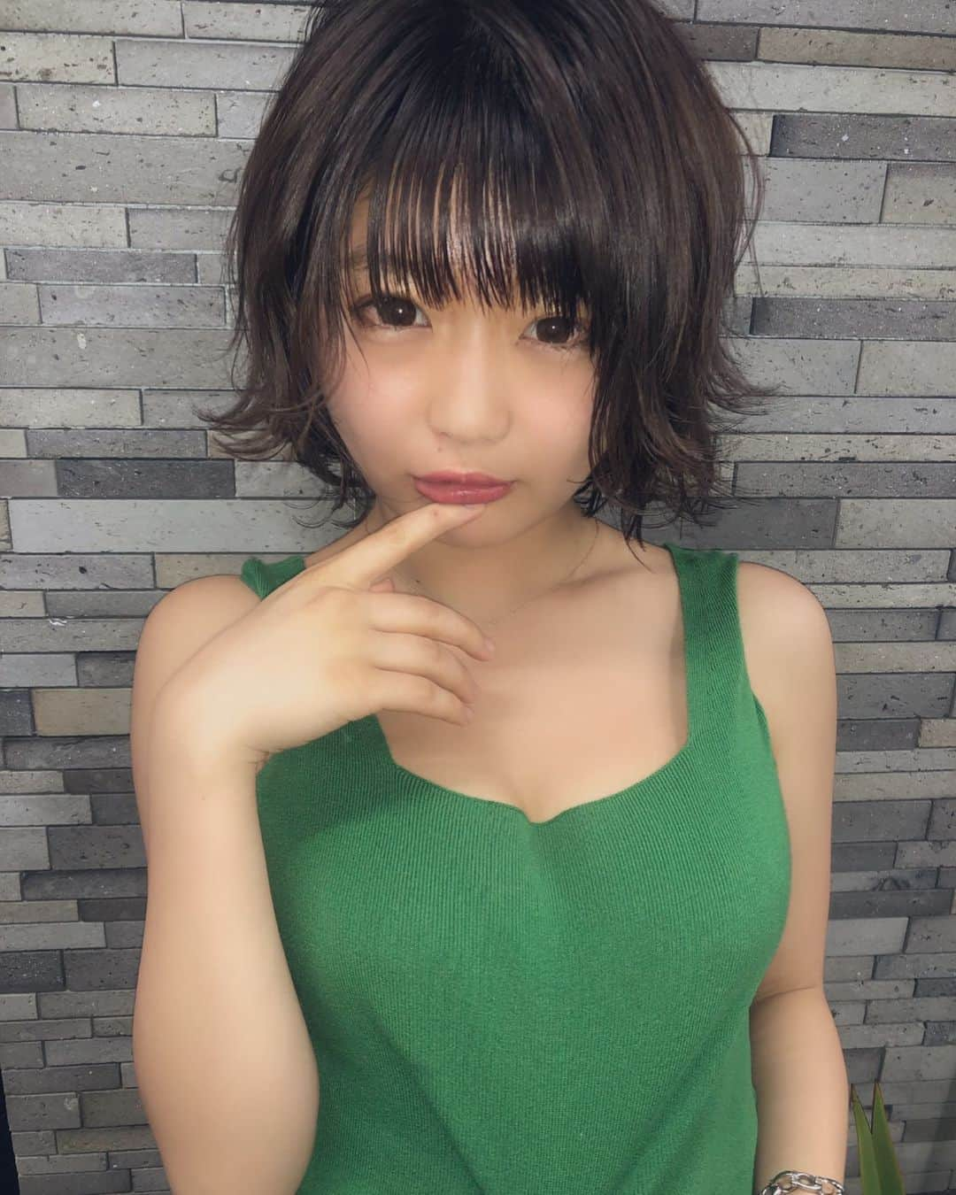 藤田もも（桃咲あや）さんのインスタグラム写真 - (藤田もも（桃咲あや）Instagram)「． 今回もいい色にしてもらった😳 @taiga_hair_sand さん 髪切るのうますぎて 行くたびに短くなる💇♥️ #ショートヘア #美容院 #アッシュグレージュ #あざとすぎ #た」7月19日 20時08分 - momo_pon12