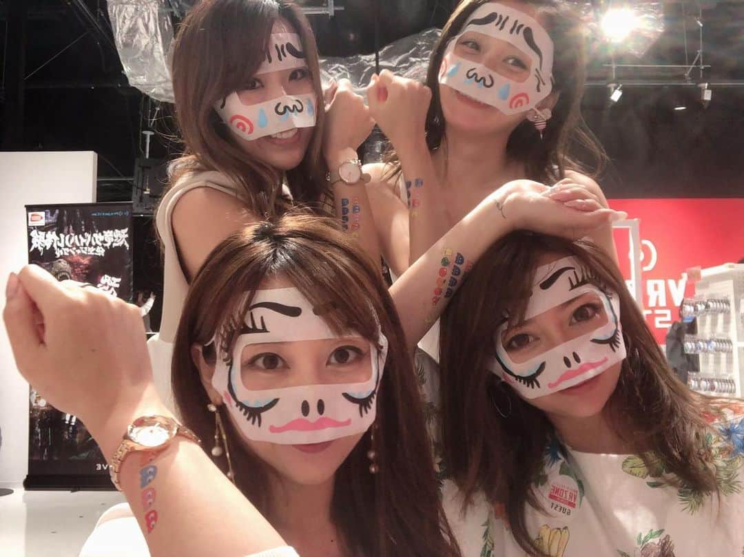 のインスタグラム：「りかぱんだ🐼 @rikapanda.official﻿ くるみん @vegan.kurumi.shirakawa﻿ さりちゃん @sarixoxo101 と﻿﻿ 梅田HEPFIVEにある﻿﻿ 絶叫エンターテイメント【VR ZONE OSAKA】へ。﻿﻿ ﻿﻿ 噂には聞いてたけど、めっちゃおもろいやん😂﻿﻿ 絶叫しまくって汗だく。笑﻿﻿ ﻿﻿ 大人でこんなに叫んで﻿﻿ 爆笑して遊べるところはココしかない‼️笑﻿﻿ ﻿﻿ あやまろはこの３種類体験したで🙌﻿﻿ ・アスレチックVR PAC-MAN CHALLENGE﻿﻿ ・ゾンビサバイバルゲーム ハード・コール﻿﻿ ・太鼓の達人 VRだドン！﻿﻿ ﻿﻿ ゾンビ🧟‍♀️の協力プレイまじでヤバイって😂﻿﻿ 絶対やってほしい😂😂﻿﻿ ﻿﻿ #vrzoneosaka #hepfive #大阪 #梅田 #梅田vr #大阪vr #vr体験 #絶叫 #やばすぎ #おもろすぎ #」