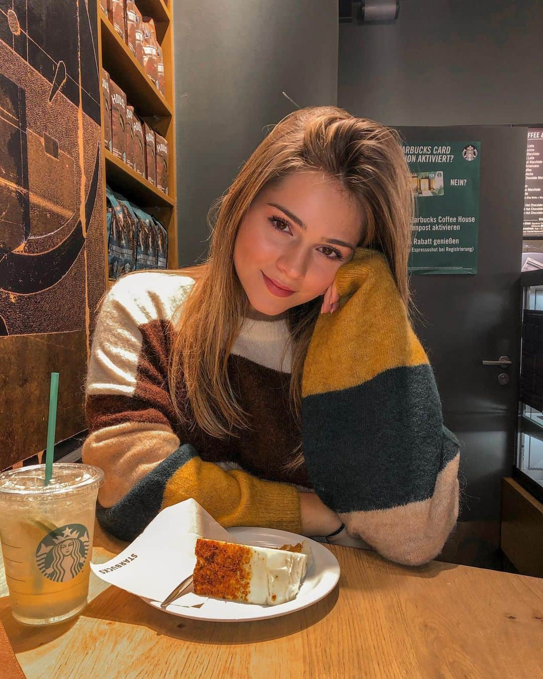 Jessy Hartelさんのインスタグラム写真 - (Jessy HartelInstagram)「Icetea and carrot cake 🍰 1/2/3 or 4 ? ❤️ ~werbung」7月19日 20時34分 - jessyhartel