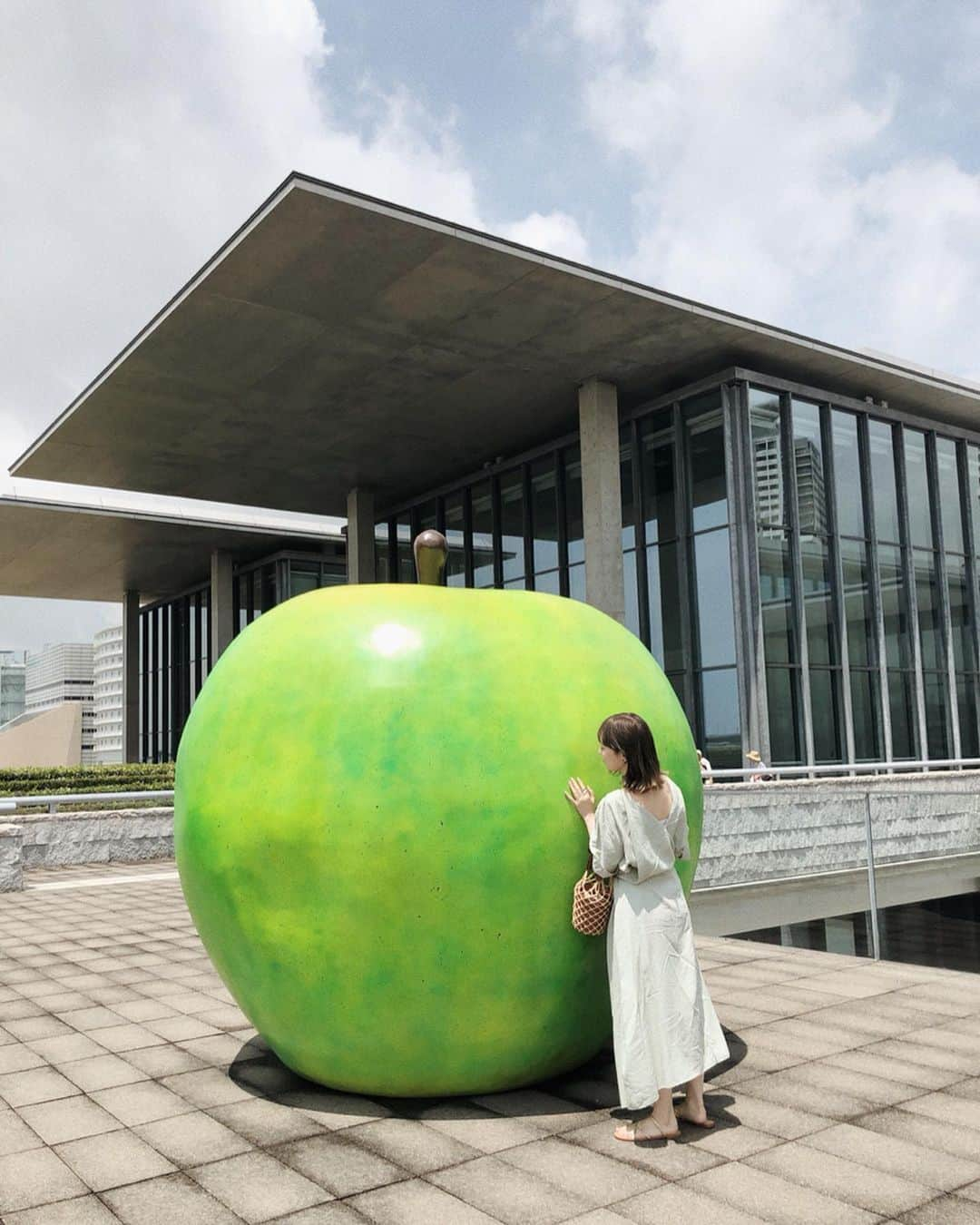 ムサシさんのインスタグラム写真 - (ムサシInstagram)「. 兵庫県立美術館にある建築家の 安藤忠雄さんのAndo Galleryへ🍏  建物そのものが鑑賞できて全てに圧巻。 これでなんと無料とは思えないほど 見応えたっぷりで楽しかった🤭✨✨ . #andogallery#kobe#pr#安藤忠雄#神戸 #兵庫県立美術館#美術館#青りんご#青いりんご」7月19日 20時45分 - ___musashi.___