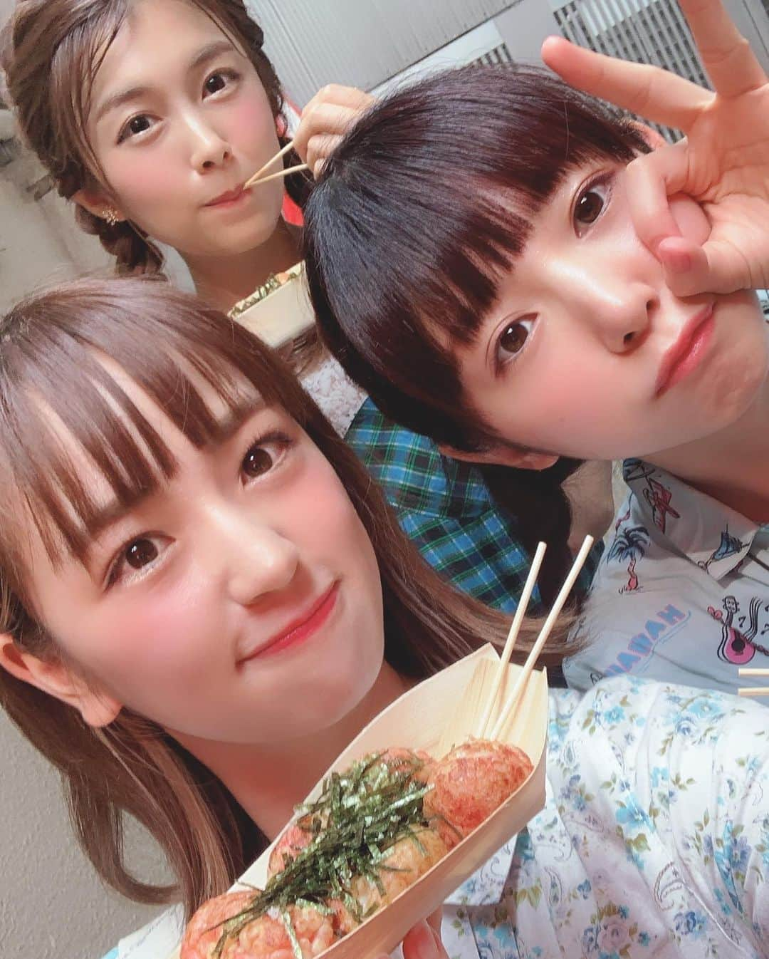 麻衣愛さんのインスタグラム写真 - (麻衣愛Instagram)「たこ焼き🐙 大場ちゃんおすすめのたこ焼きめっちゃ美味しかったー😋🍴💗 #大阪 #遠征 #たこ焼き #道頓堀 #シャルコン #キングオブコント #teamシャルコン #ソース #塩 #美味しかった #満腹 #満足 #日帰り旅」7月19日 20時43分 - maiaiii_0814