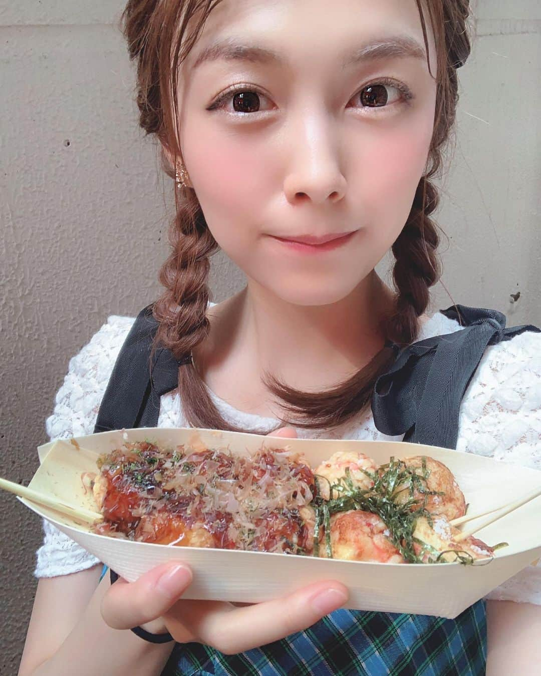 麻衣愛さんのインスタグラム写真 - (麻衣愛Instagram)「たこ焼き🐙 大場ちゃんおすすめのたこ焼きめっちゃ美味しかったー😋🍴💗 #大阪 #遠征 #たこ焼き #道頓堀 #シャルコン #キングオブコント #teamシャルコン #ソース #塩 #美味しかった #満腹 #満足 #日帰り旅」7月19日 20時43分 - maiaiii_0814