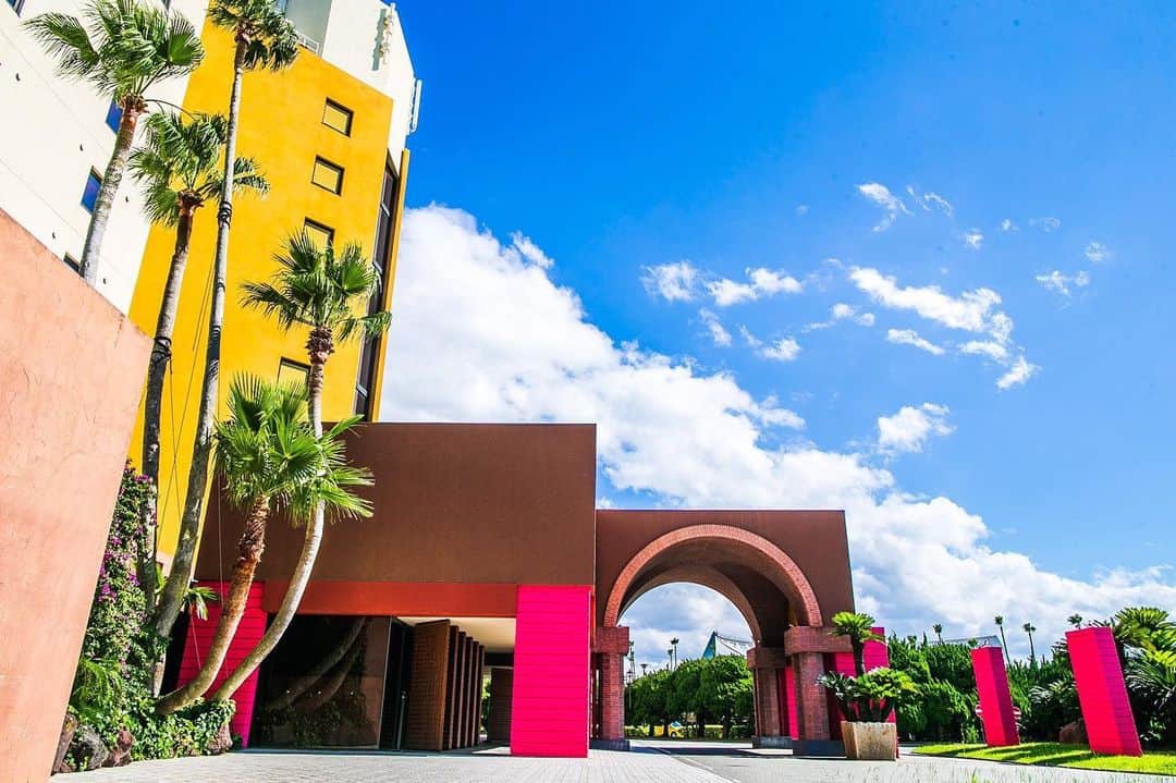 THE LUIGANS Spa&Resortさんのインスタグラム写真 - (THE LUIGANS Spa&ResortInstagram)「* 20世紀を代表するメキシコの建築家、ルイス・バラガン氏の建築をオマージュ ビビッドなピンクやイエローを活かした彼の建築スタイルが随所に見られます * #luigans #theluigans #resort #resorthotel #fukuoka #luisbarragan #ルイガンズ #海の中道海浜公園 #マリンワールド #plandosee」7月19日 20時44分 - theluigans