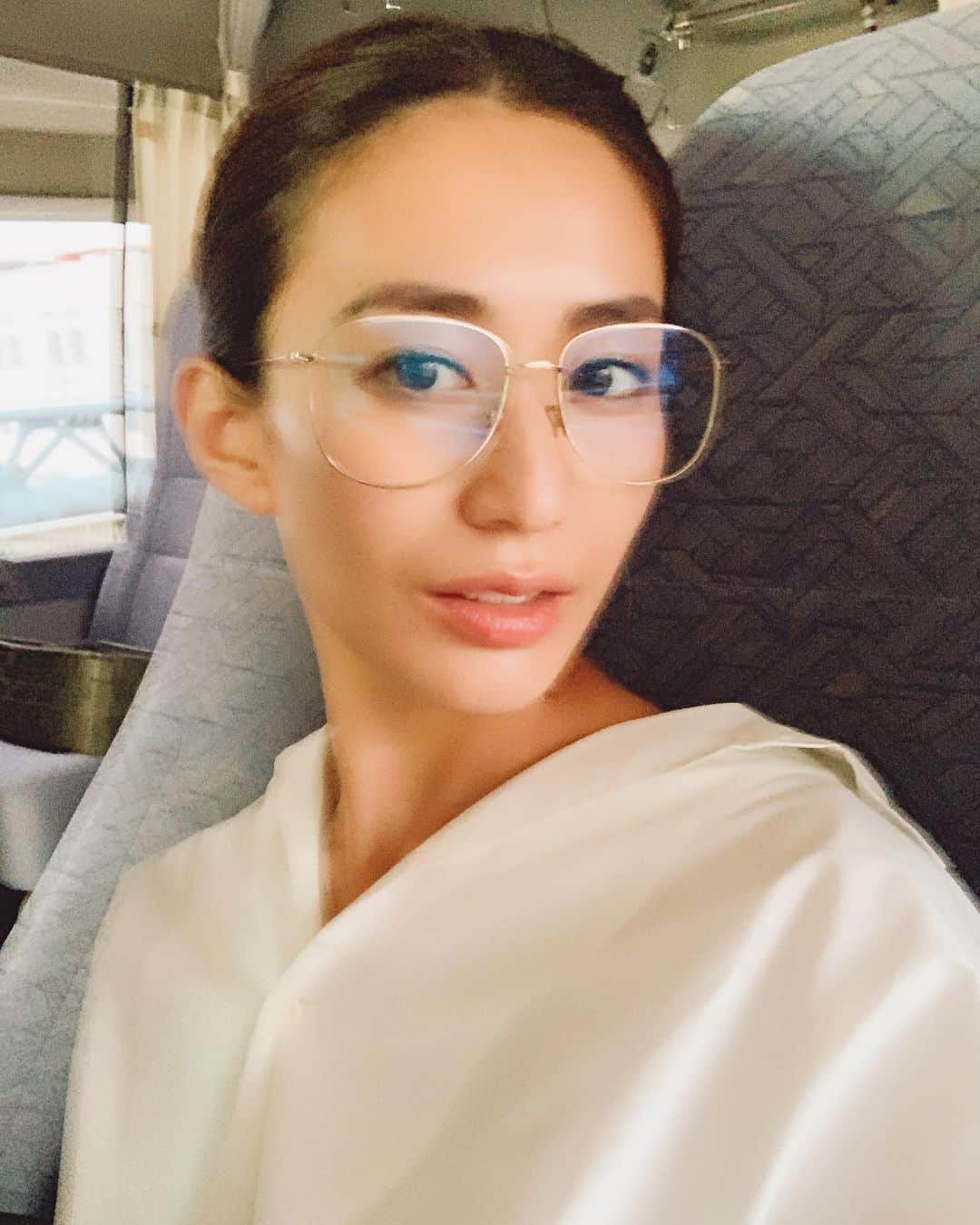 のインスタグラム：「Good night💋  #nightynight #love #happy #lovemyjob #weekend」