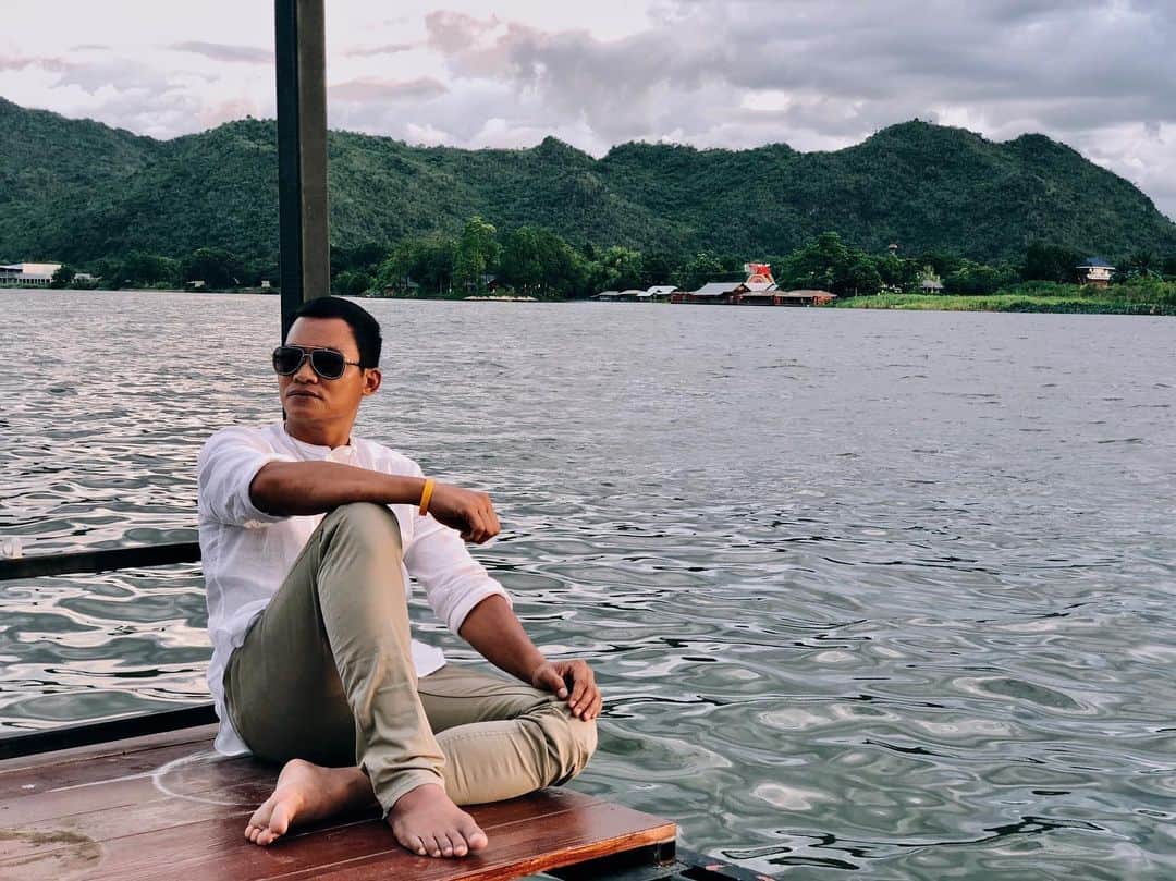 トニー・ジャーのインスタグラム：「Enjoy your life!!!」