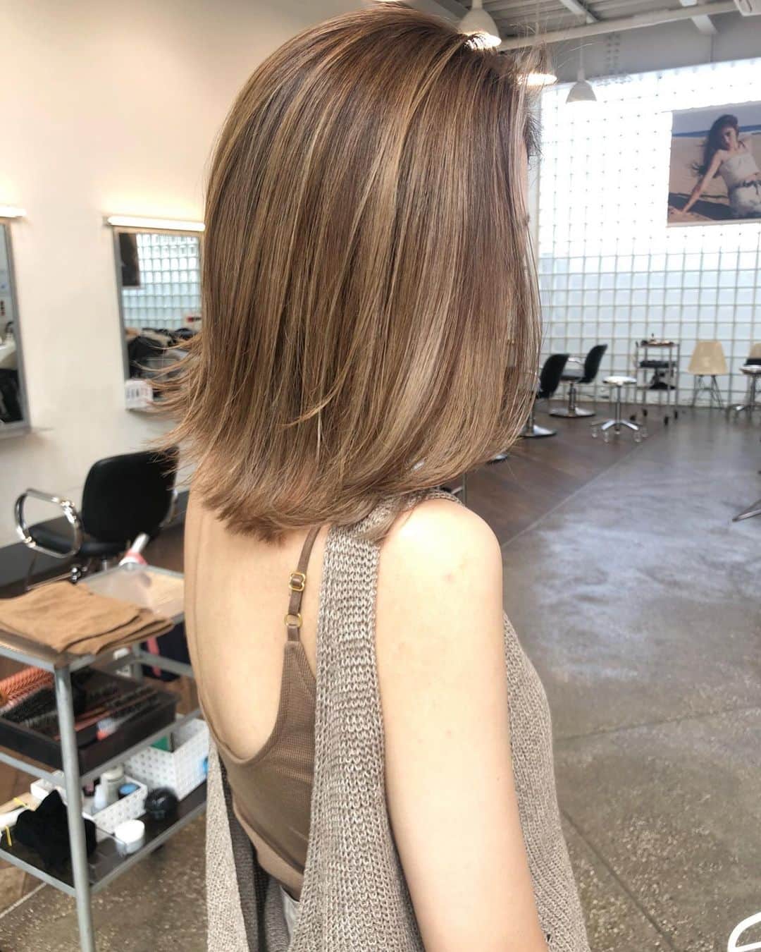 のインスタグラム：「【超リアル海外ヘアー / バレイライト】 海外志向なお客様へ. 最近オススメのキャメルベージュです！  #SHIMA#ハイライト#バレイライト#バレイヤージュ#海外ヘアー」