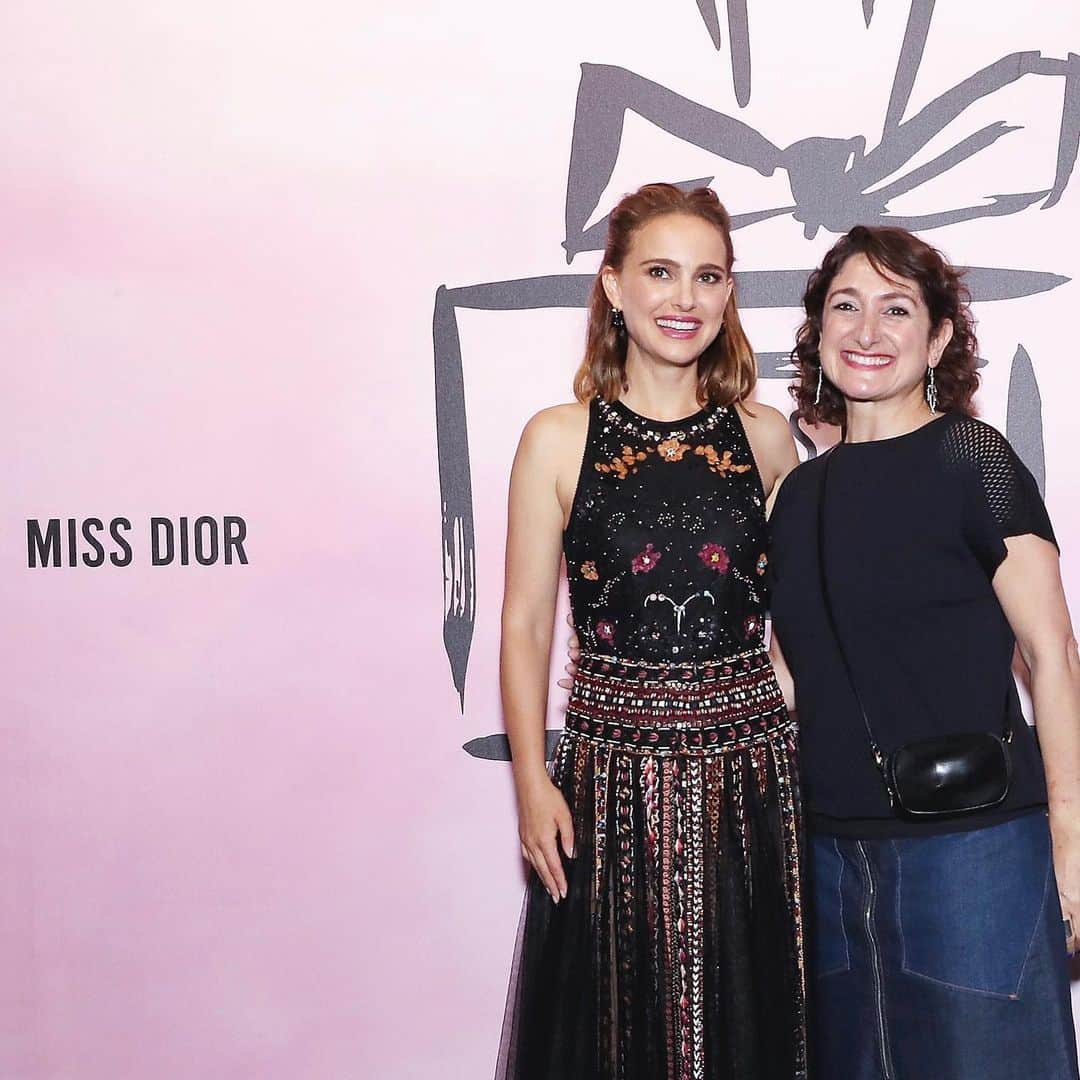 ナタリー・ポートマンさんのインスタグラム写真 - (ナタリー・ポートマンInstagram)「An inspiring moment at the #MissDiorExhibition in Shanghai with the great artist Lara Baladi @diorparfums」7月19日 21時02分 - natalieportman