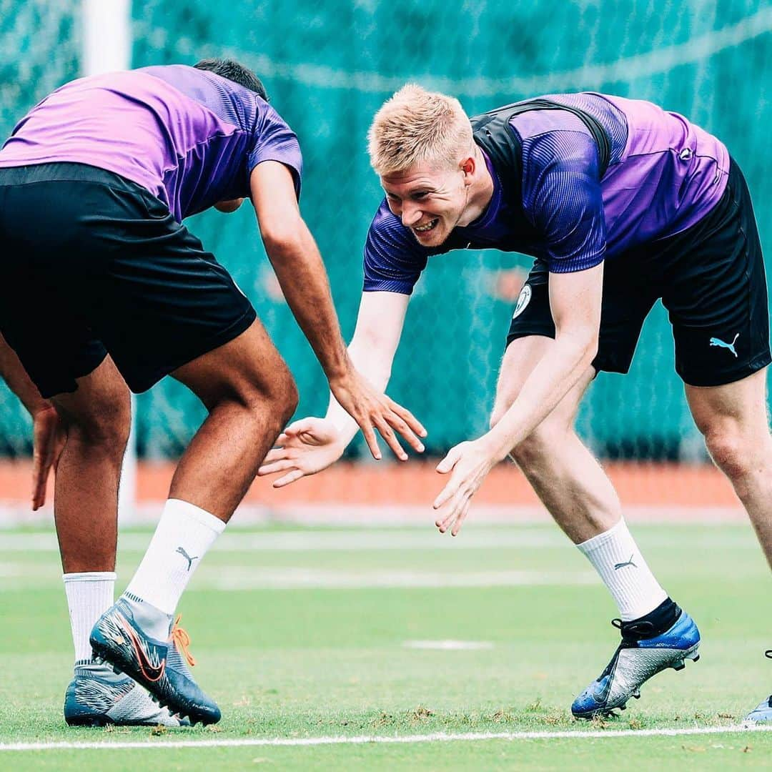 マンチェスター・シティFCさんのインスタグラム写真 - (マンチェスター・シティFCInstagram)「Definitely got that #FridayFeeling 😆💪 . #mancity」7月19日 20時59分 - mancity