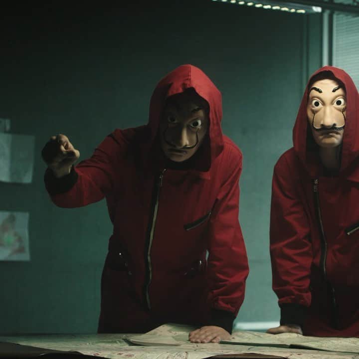 ディーゼルのインスタグラム：「This time’s not about money, it’s about family. Do you want to be a part of that family? Follow the instructions to get your original jumpsuit from the series. Join the band! @lacasadepapel season 3 now streaming on Netflix. #DieselxLCDP #LCDP3」
