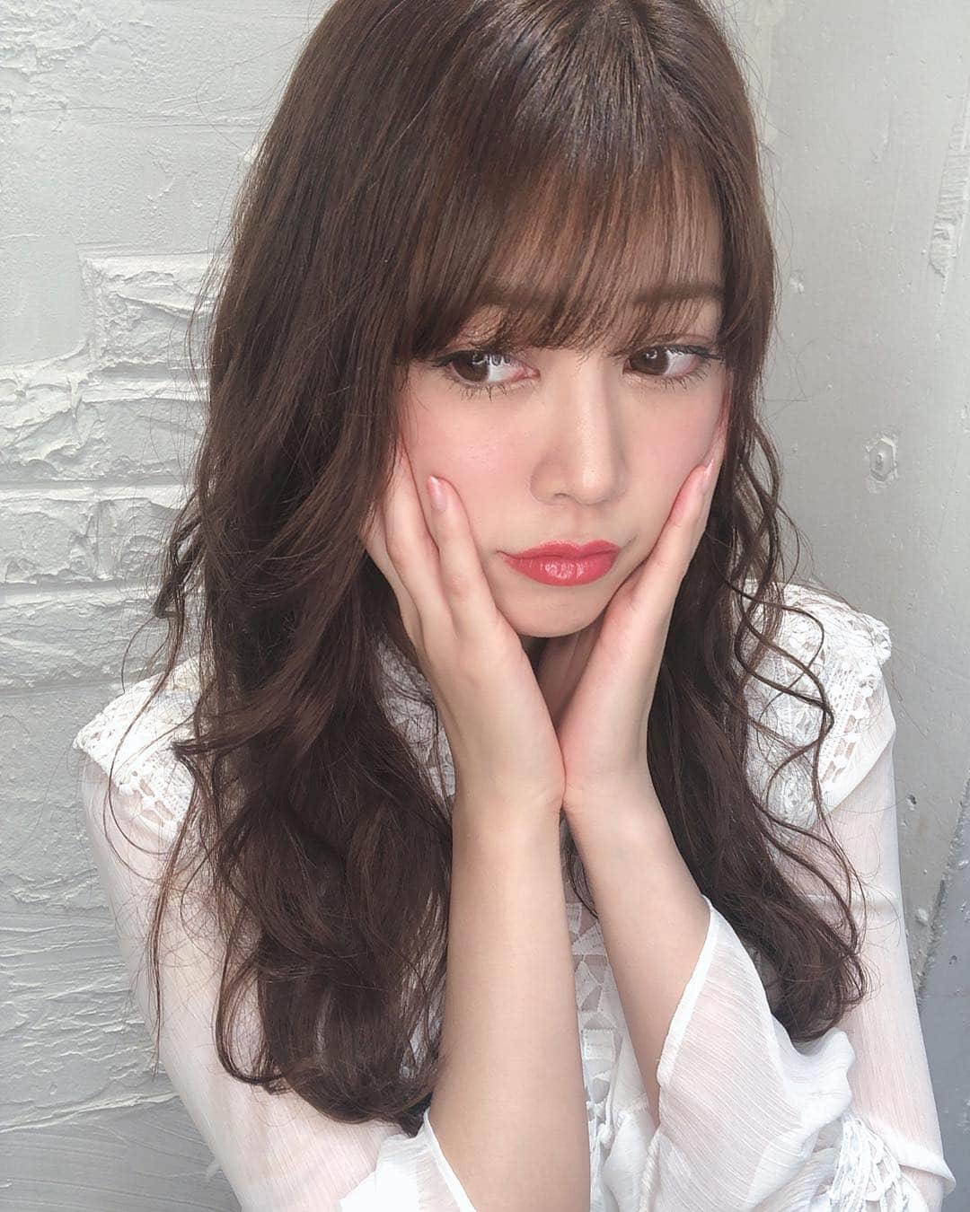 薄井美樹さんのインスタグラム写真 - (薄井美樹Instagram)「． ． ♡o｡+..:*♡o｡+..:*♡o｡+..:*♡o｡+..:*♡o｡+..:* ． ． 昨日は髪のメンテナンスへ💕 かずさん いつもありがとうございます(///ˊㅿˋ///) ． ． 印象が柔らかくなるように 最近は前より髪色を明るめに✨ 透明感が出るようにしてもらってるよ✂︎ ． ． 今夜23時から モデルプレスナイト👙でます💕 みてね〜っ🎶🎶 ． ． ♡o｡+..:*♡o｡+..:*♡o｡+..:*♡o｡+..:*♡o｡+..:* ． ．」7月19日 21時06分 - mikiusui_211