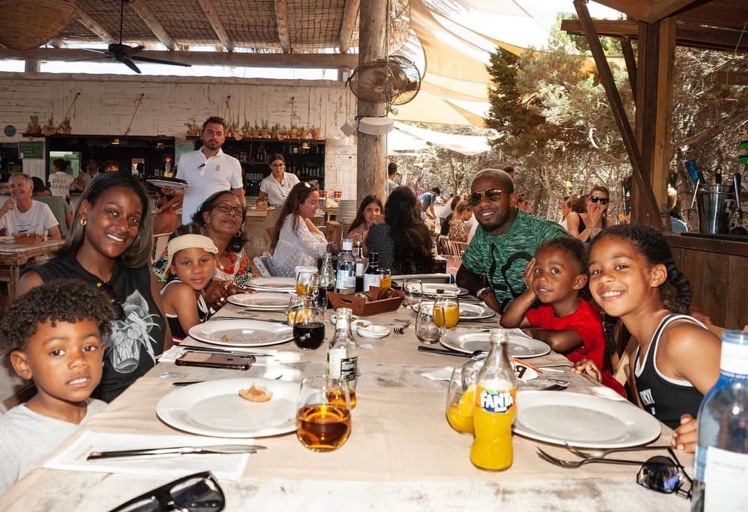 イェレマイン・レンスのインスタグラム：「#tb family vacation」
