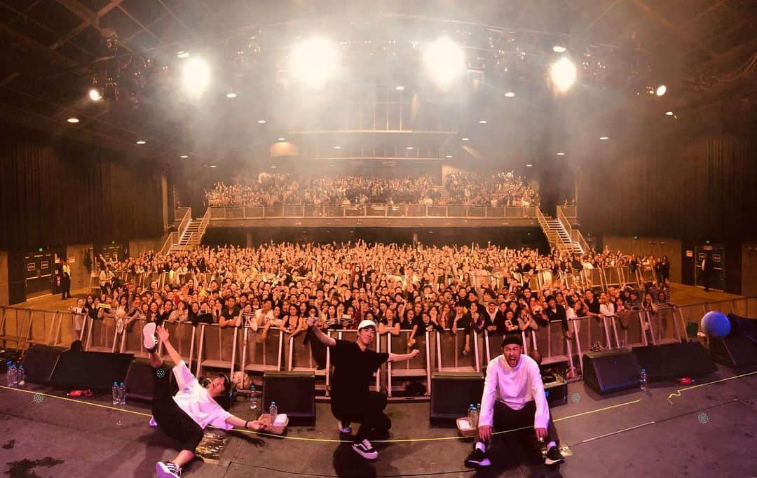 TABLO さんのインスタグラム写真 - (TABLO Instagram)「Epik High 🖤 Sydney You were beautiful tonight!!! See you again next year, Australia!!! #epikhigh2019tour #시드니 #sydney #epikhigh #에픽하이」7月19日 21時14分 - blobyblo