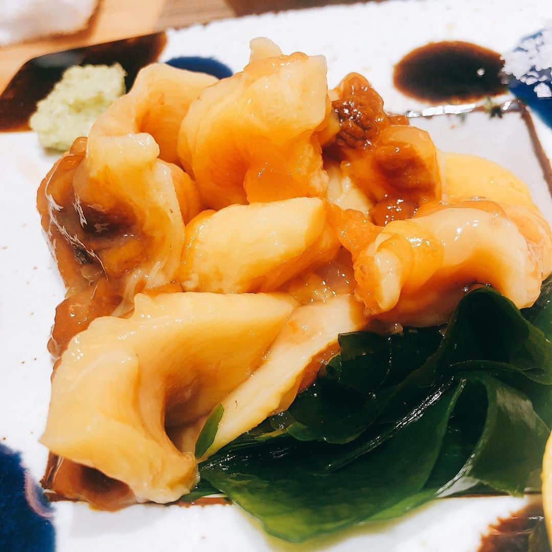 柳下毅一郎のインスタグラム：「生ホヤ、千年鯛のお造り、トウモロコシ@倉乃助  #sashimi #千年鯛 #tai #sake #dinner #higashishinjuku #nightout #shinjuku #tokyo」