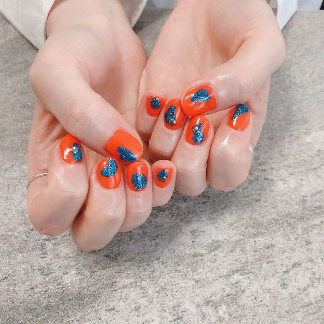 安田レイさんのインスタグラム写真 - (安田レイInstagram)「New nails by @yukamizz さん🧡💙 * テーマは海と太陽🏝☀️ * 久しぶりのVIVID COLORにテンション上がってます🌈 * 明日はインストアライブがありますよ〜！ * みんな忘れてない？！😆 * 7月２０日(土) 1７：３0～【会場】神奈川県・たまプラーザテラス　ゲートプラザ 1Fフェスティバルコート * 7月２１日(日) 13：30～【会場】東京都・昭島モリタウン　東館1階 光の広場 * となっております！🥰 * サイン会もあるので、是非遊びに来てね！！！ * お話ししましょ🥰」7月19日 21時24分 - yasudarei