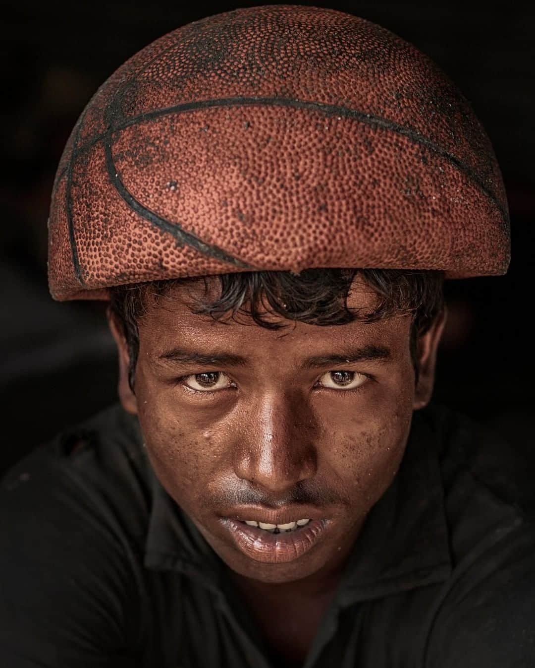 ナショナルジオグラフィックさんのインスタグラム写真 - (ナショナルジオグラフィックInstagram)「Photo by Ismail Ferdous @ismailferdous | A portrait of a boy who works in the leather industry in Dhaka, capital of Bangladesh. He's turned a deflated basketball into a helmet to protect his head. The industry was the second largest export sector of Bangladesh in 2014-2015. For more stories follow @ismailferdous」7月19日 21時37分 - natgeo