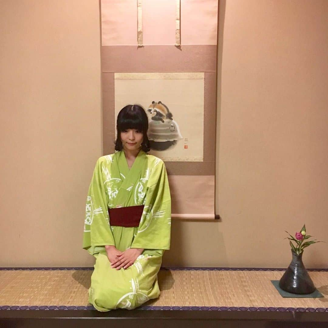 寺嶋由芙さんのインスタグラム写真 - (寺嶋由芙Instagram)「加賀温泉郷フェスティバルで石川に来てます(ﾟωﾟ)3年目の山代温泉(ﾟωﾟ)恒例の座敷わらしごっこ(ﾟωﾟ)いいねすると幸せになれる画像です(ﾟωﾟ)たぶん(ﾟωﾟ) ・ #石川県 #加賀温泉郷フェス #加賀温泉郷フェスティバル #加賀温泉 #瑠璃光 #葉渡莉 #浴衣 #旅館 #浴衣女子 #夏休み #温泉 #座敷わらし #幸せ運ぶよ」7月19日 21時42分 - yufu_terashima